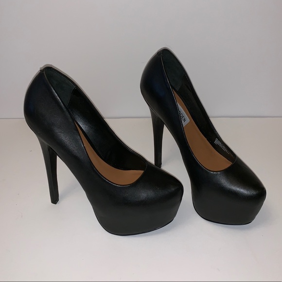 Steve Madden Shoes - Steve Madden Dejavu Black Heels Size 5.5
